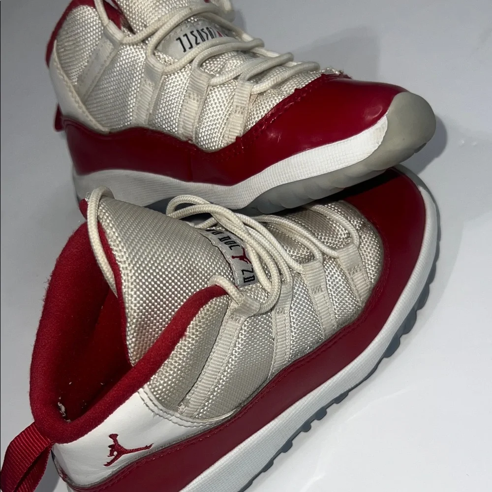 Kids Air Jordan Retro 11 Cherry Sneakers size 10C - Picture 6 of 7